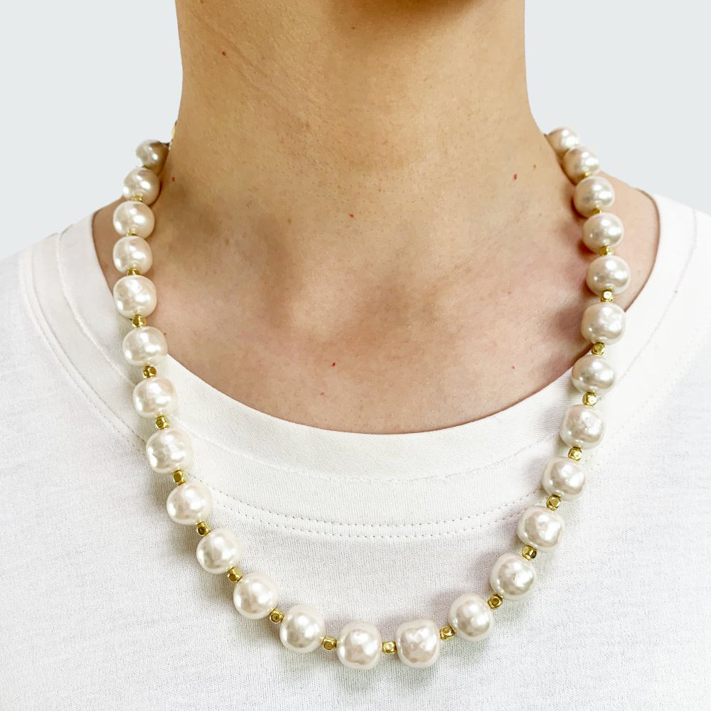 FAKE PEARL NECKLACE