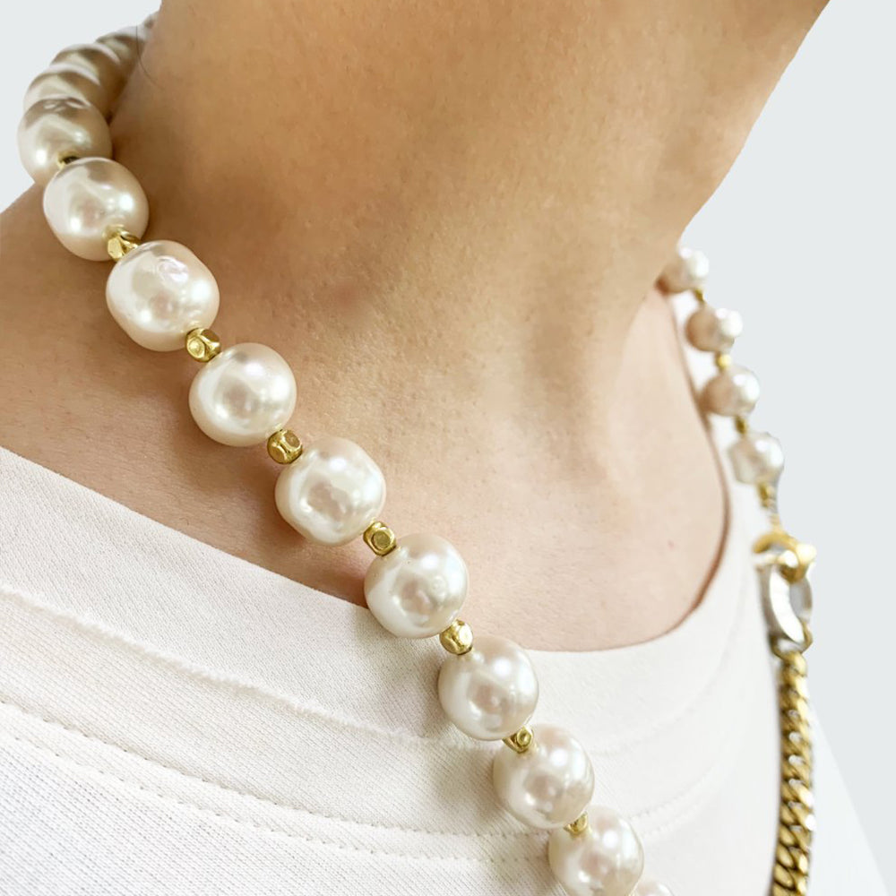 FAKE PEARL NECKLACE
