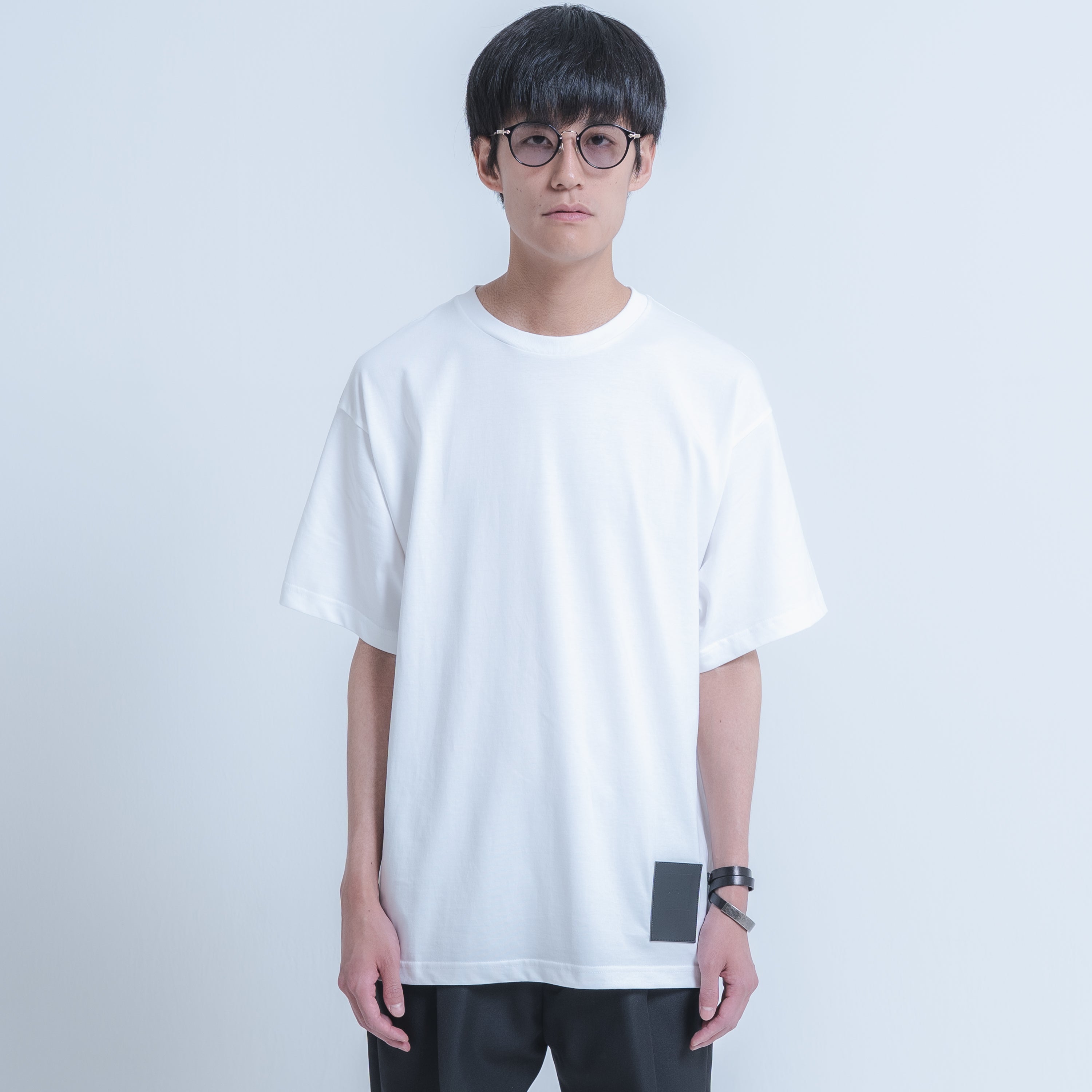 LOGO PATCH T-SHIRTS (WHITE)
