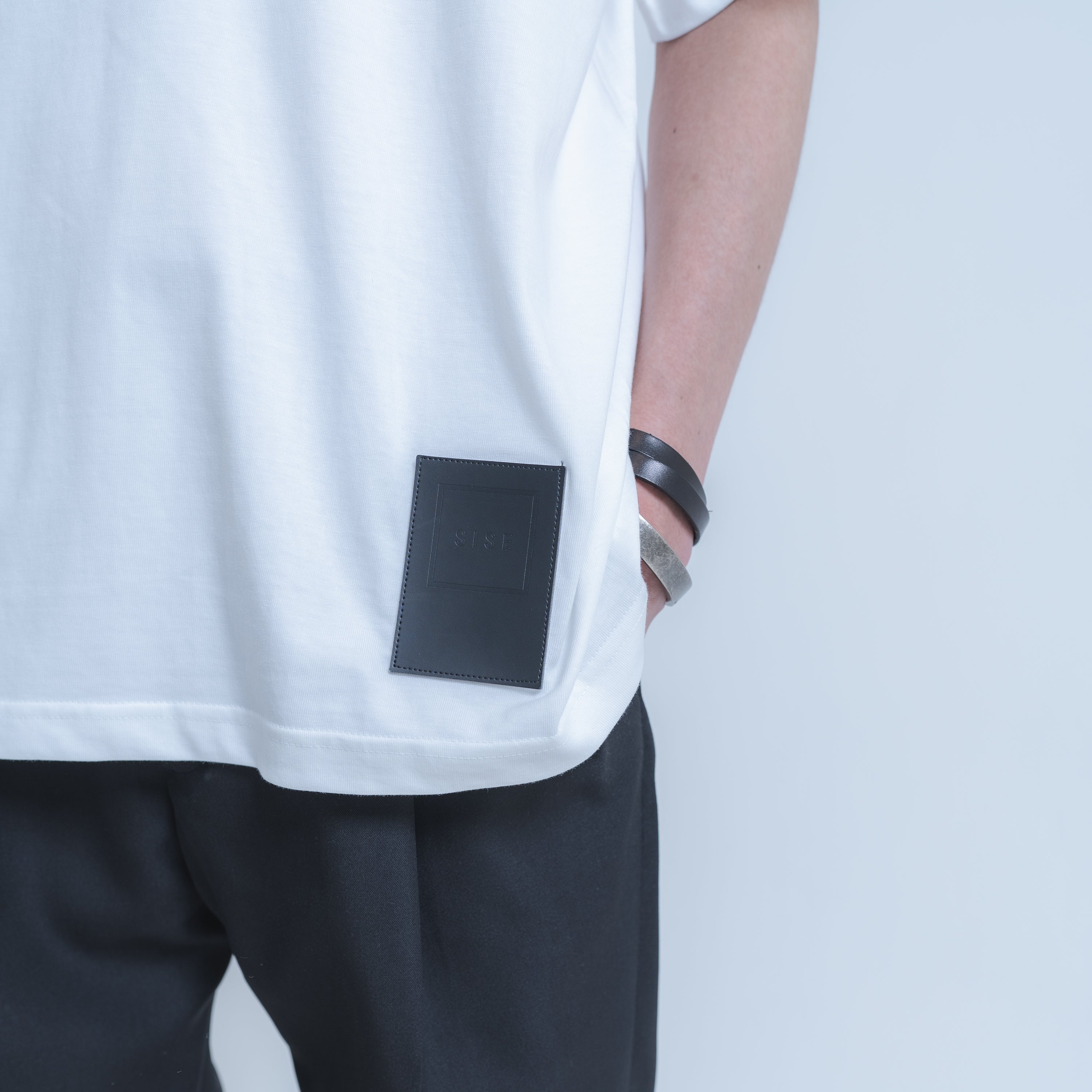 LOGO PATCH T-SHIRTS (WHITE)