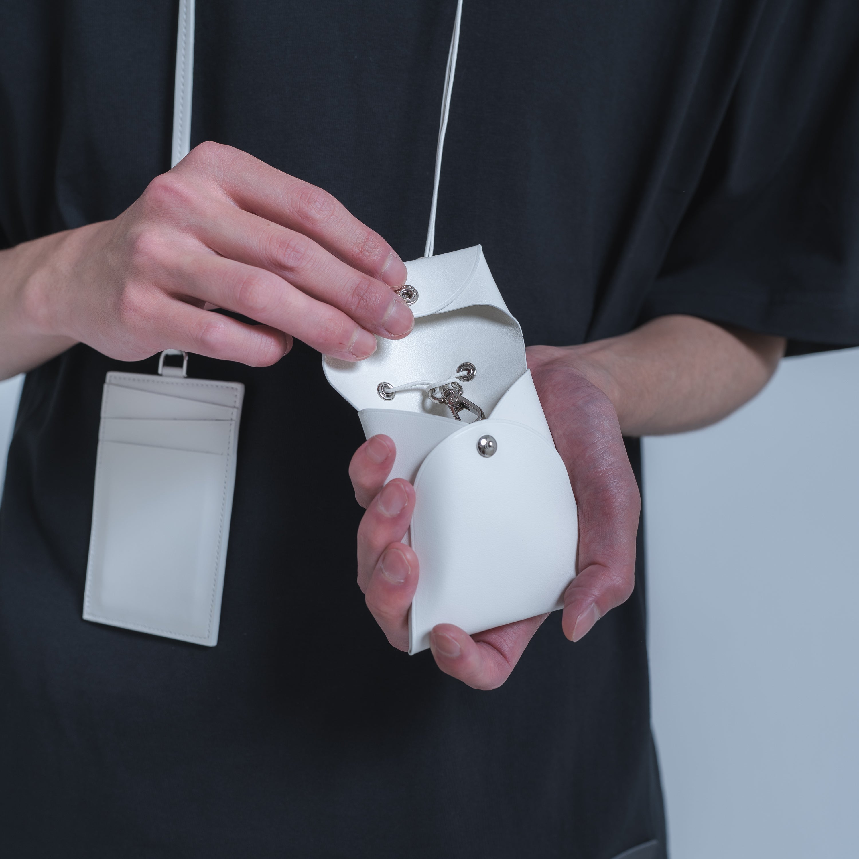 【UNKNOWN PRODUCTS x SISE】 COLLABORATION SMALL LEATHER GOODS (WHITE/WHITE)【オンライン限定カラー】