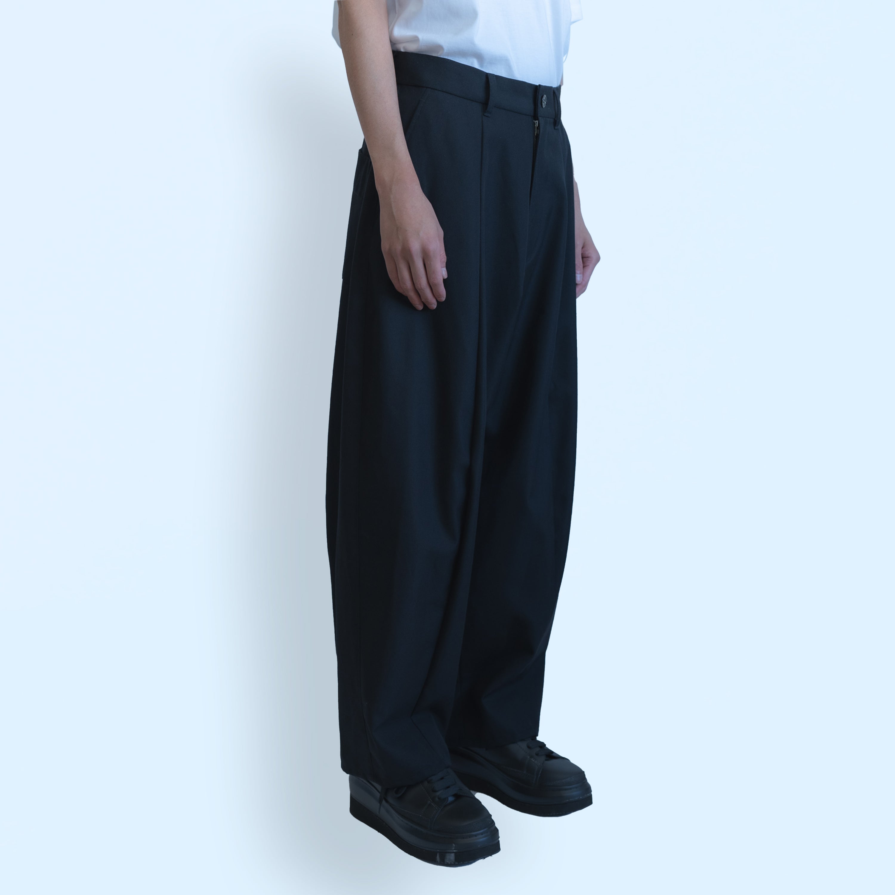 26SS WOOL WIDE BARREL PANTS (BLACK)