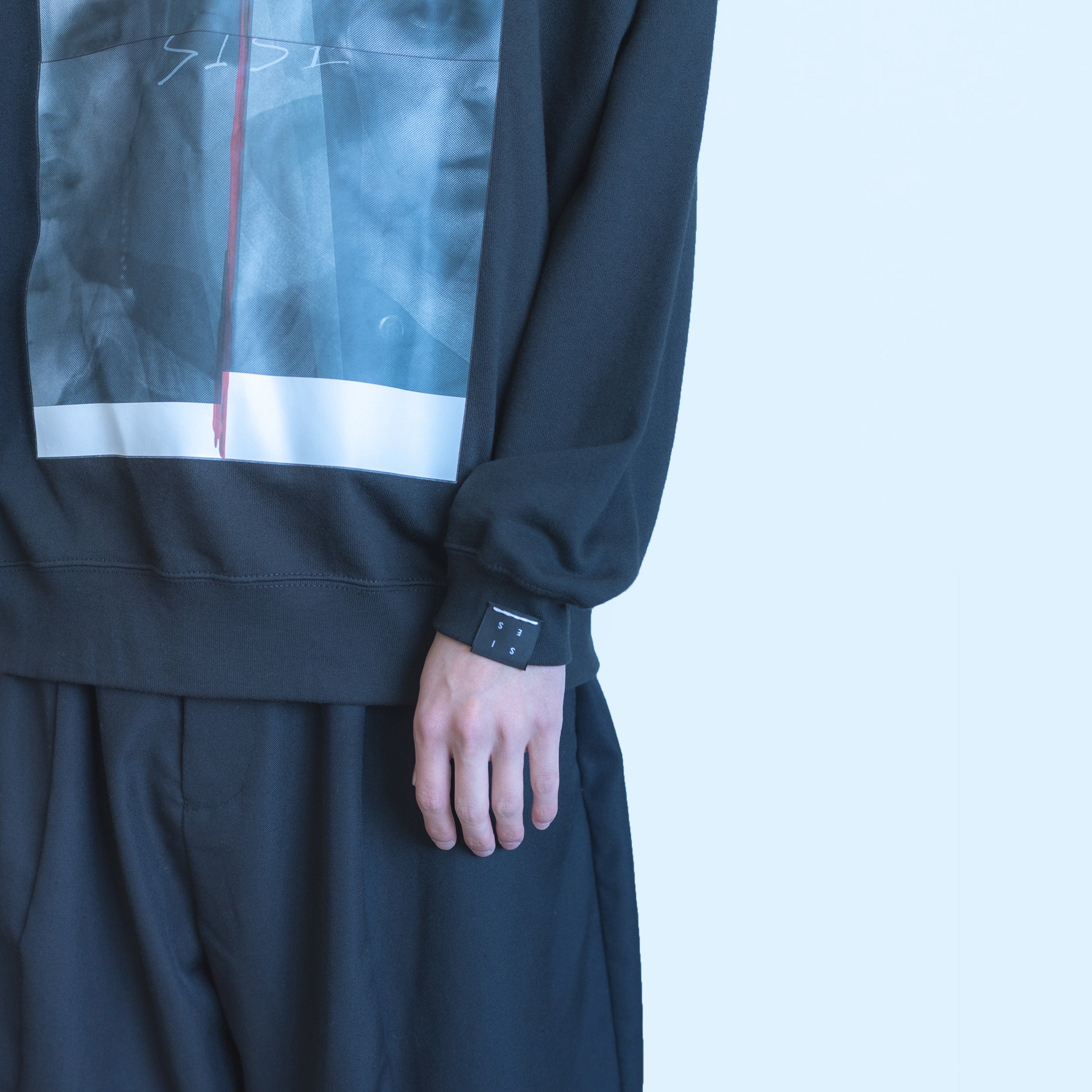 26SS SPLIT FACE CREW SWEAT (BLACK)