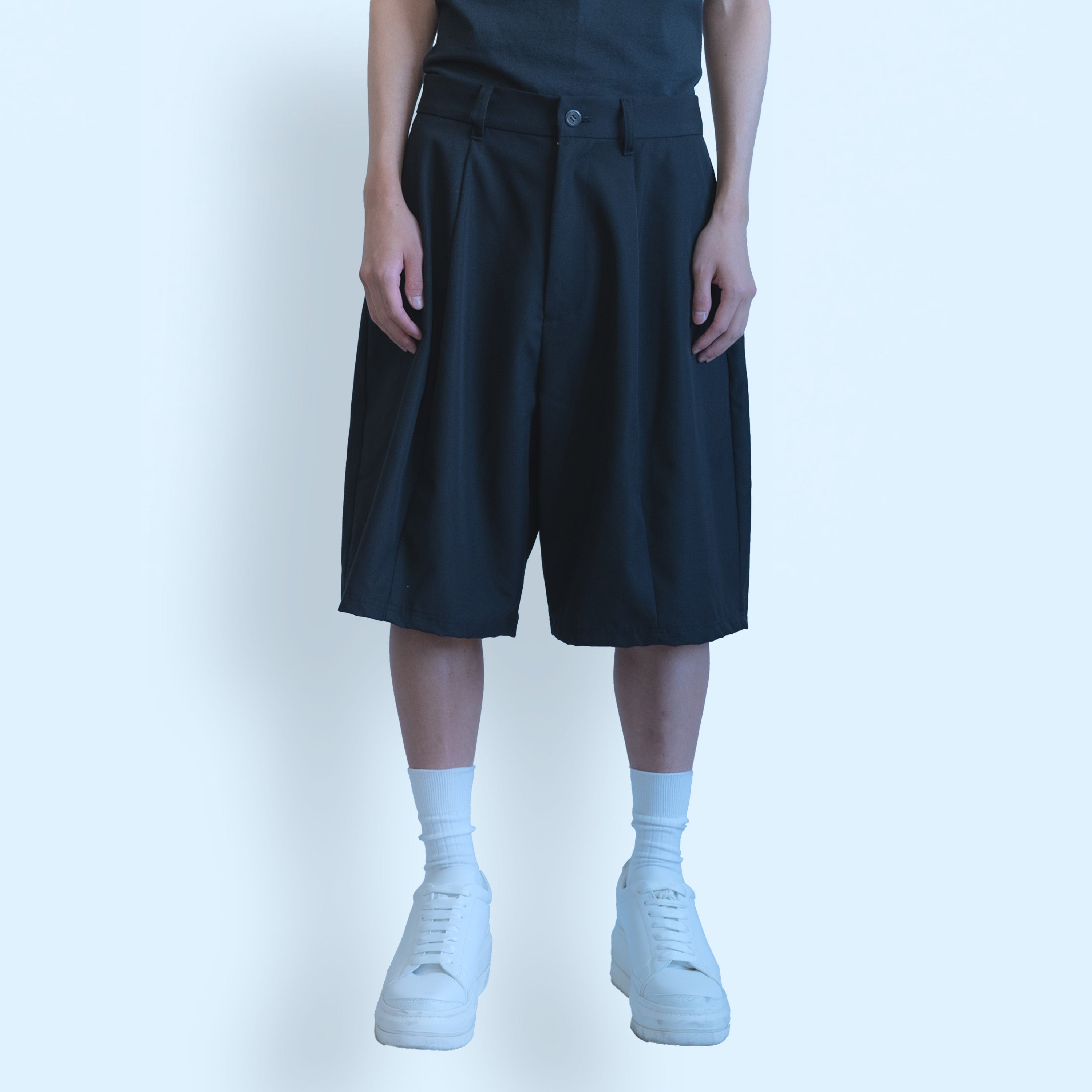 26SS WOOL BARREL HALF PANTS (BLACK)
