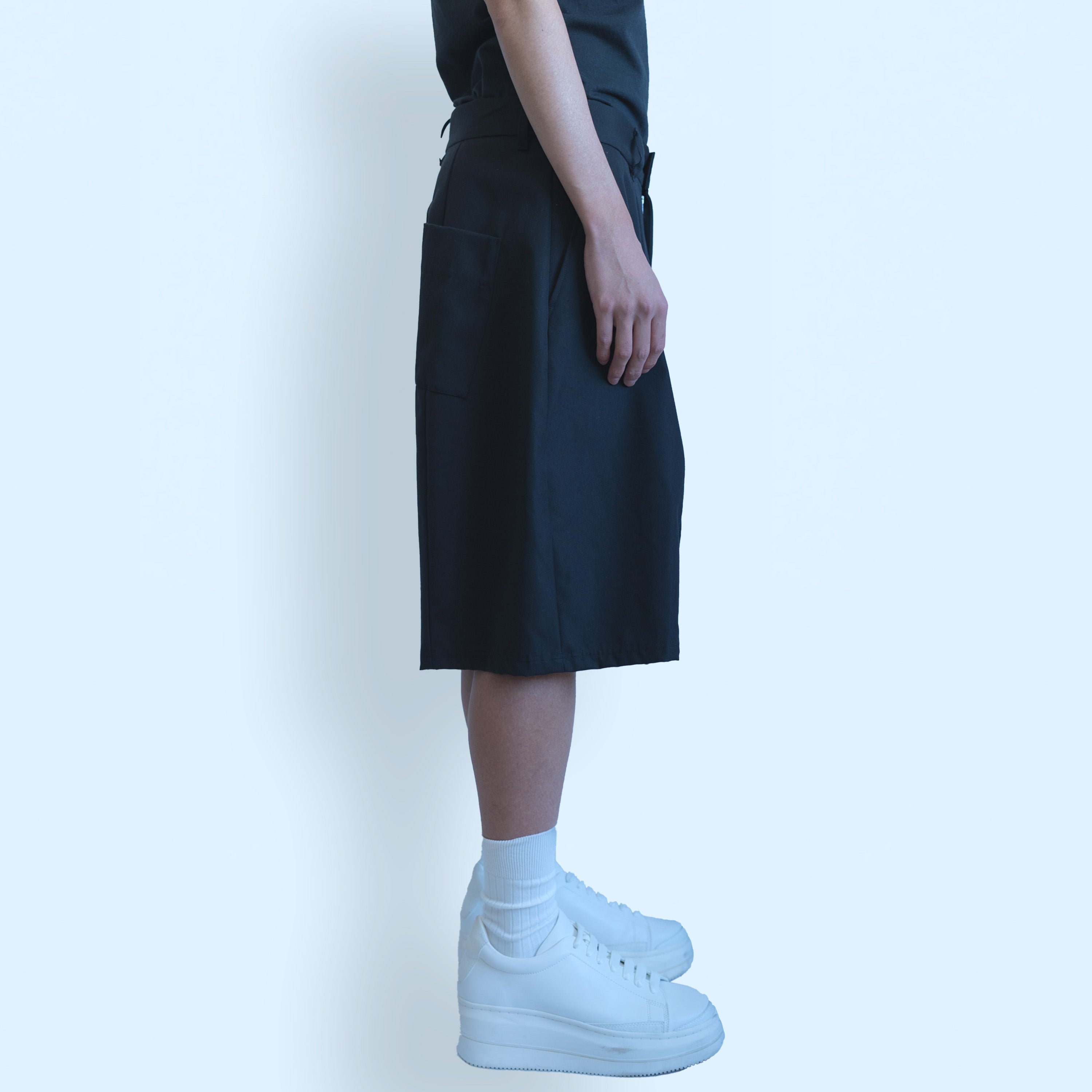 26SS WOOL BARREL HALF PANTS (BLACK)