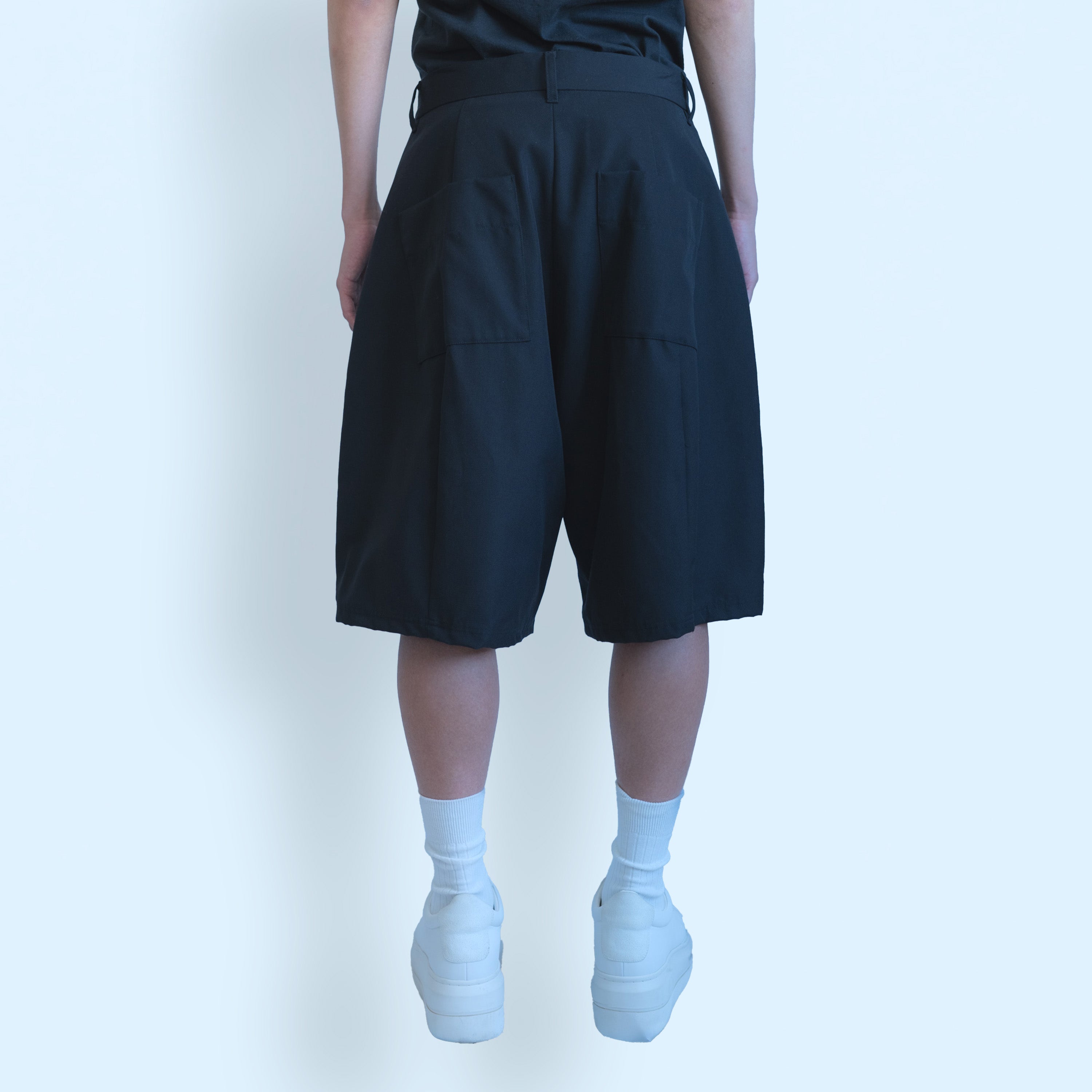 26SS WOOL BARREL HALF PANTS (BLACK)