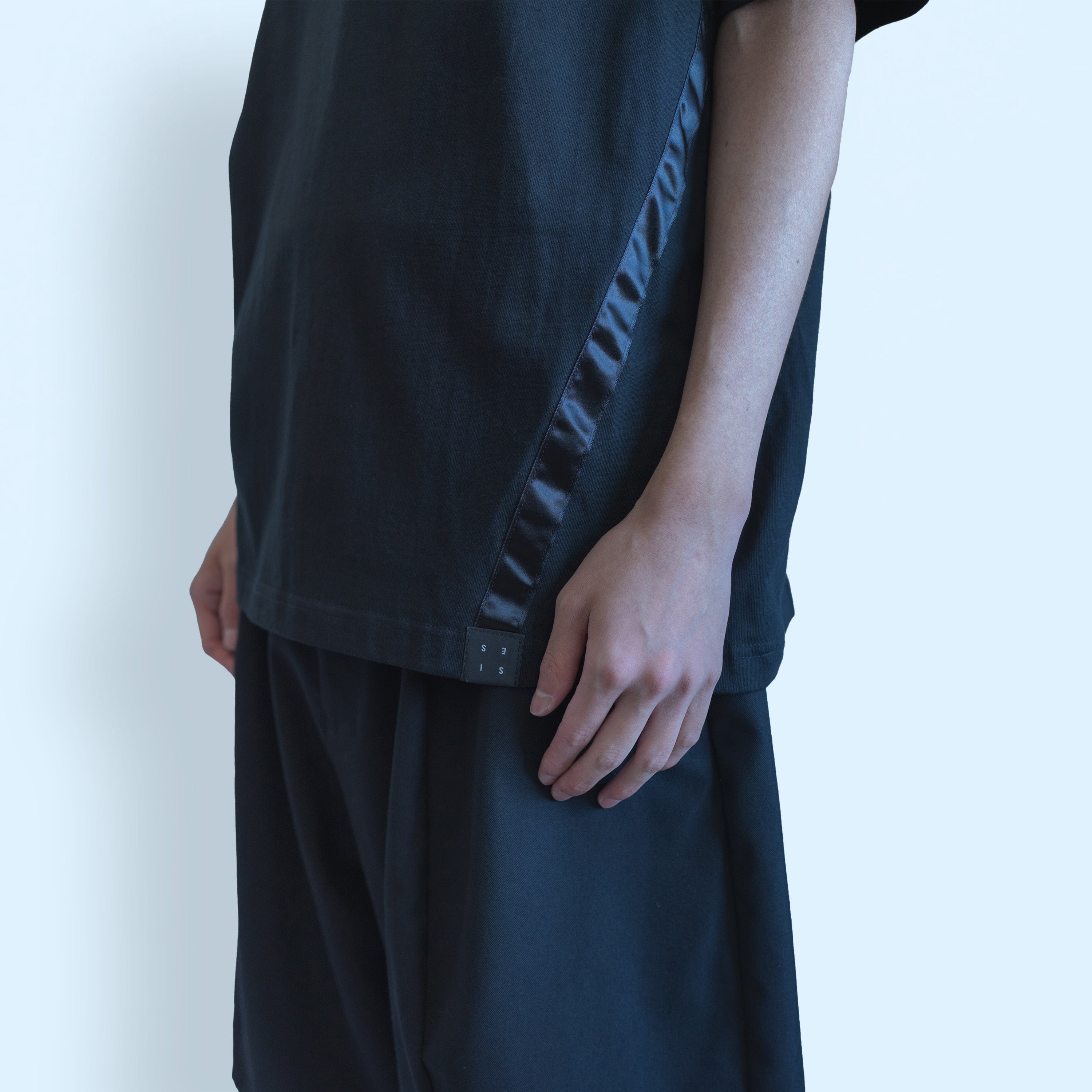 LINE T-SHIRTS (BLACK)