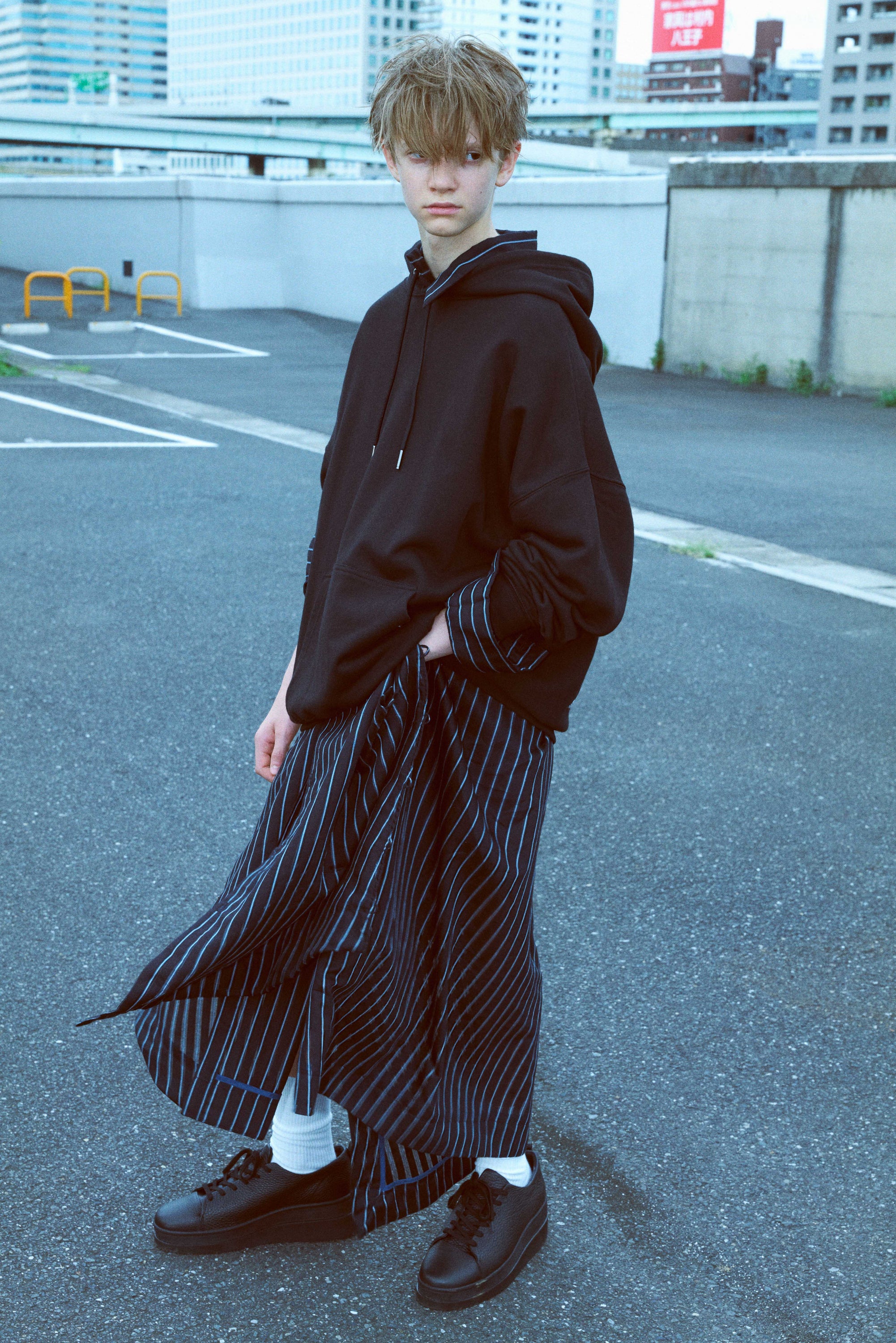 26SS SOMEBODY HOODIE SWEAT (WHITE)