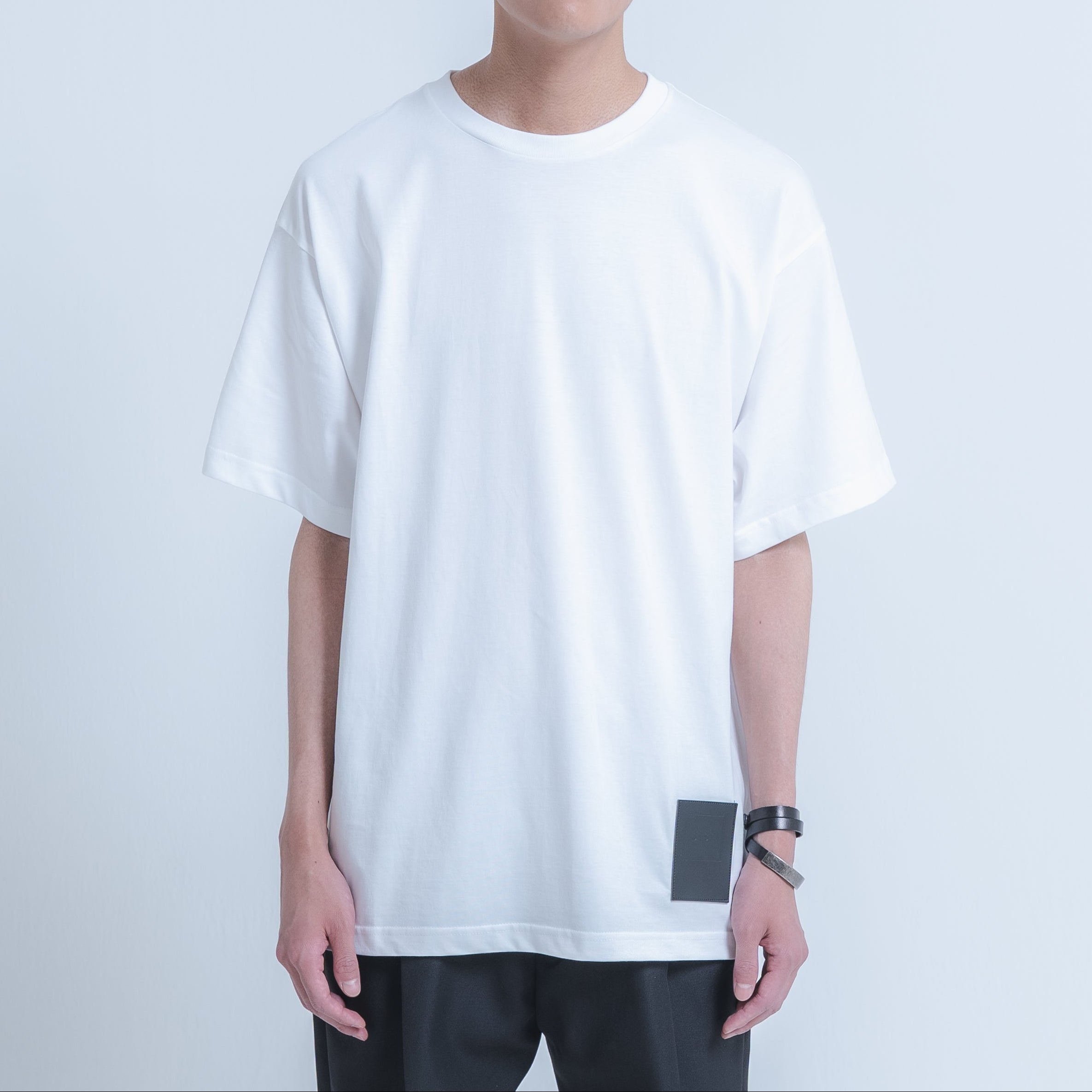 LOGO PATCH T-SHIRTS (WHITE)
