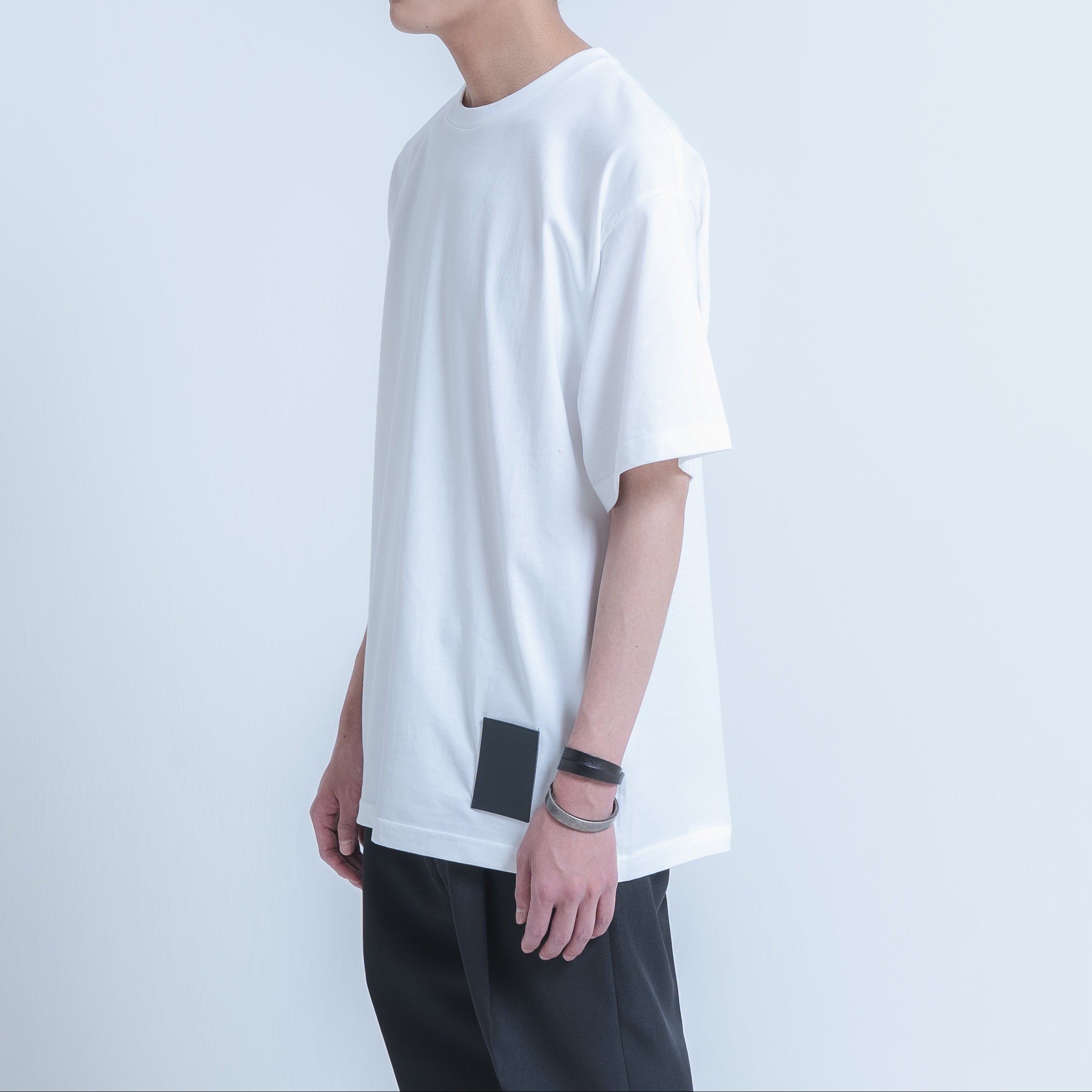 LOGO PATCH T-SHIRTS (WHITE)
