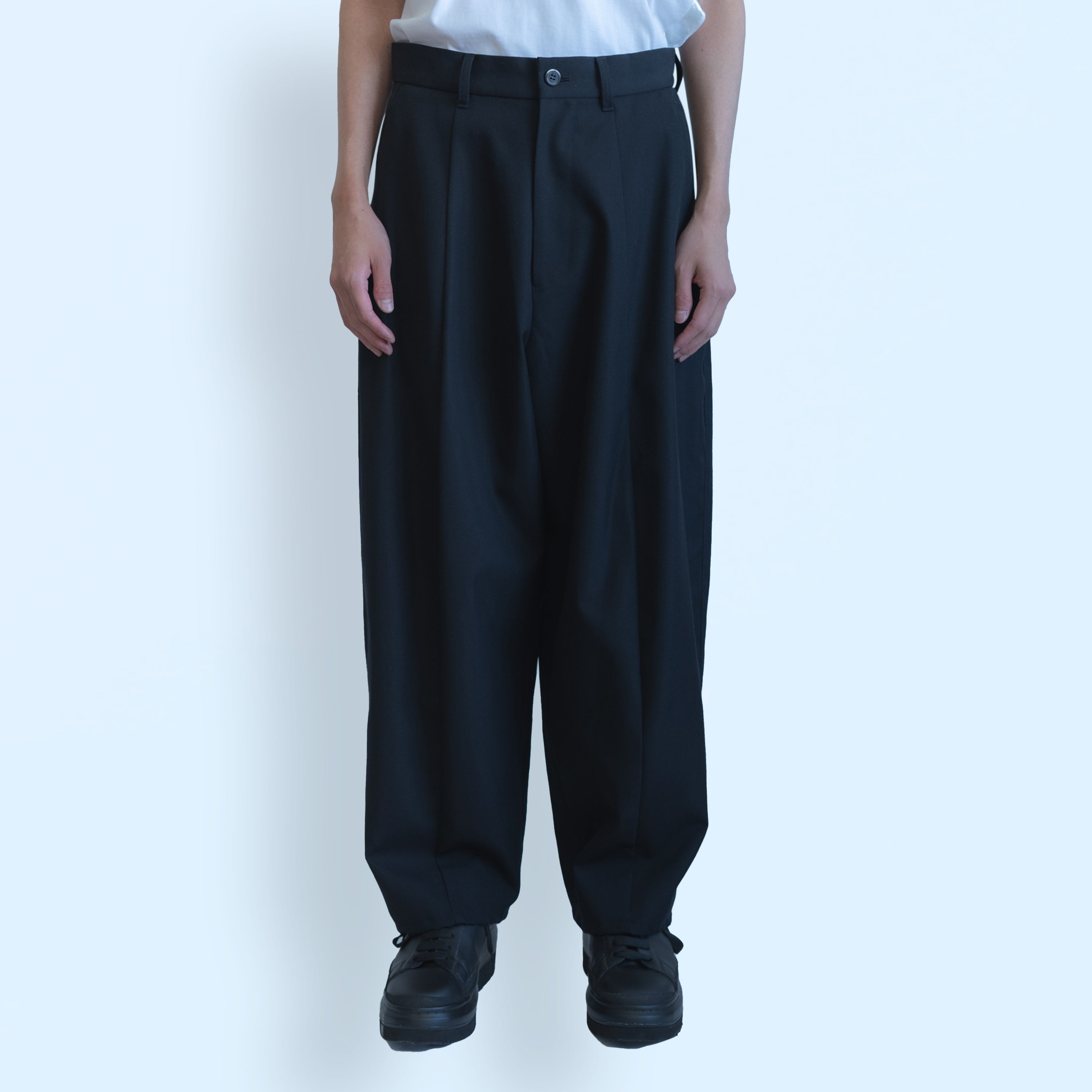 26SS WOOL WIDE BARREL PANTS (BLACK)