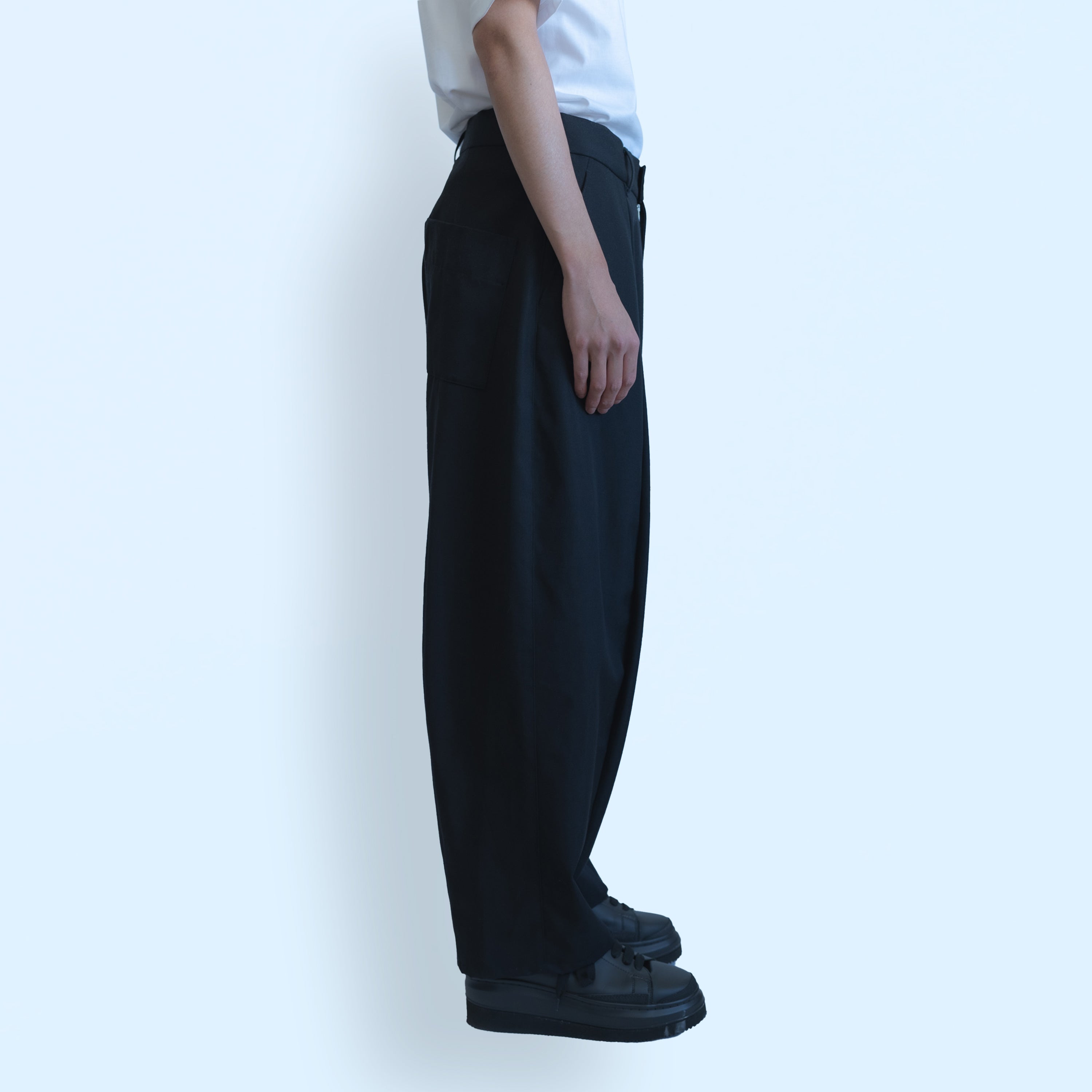 26SS WOOL WIDE BARREL PANTS (BLACK)