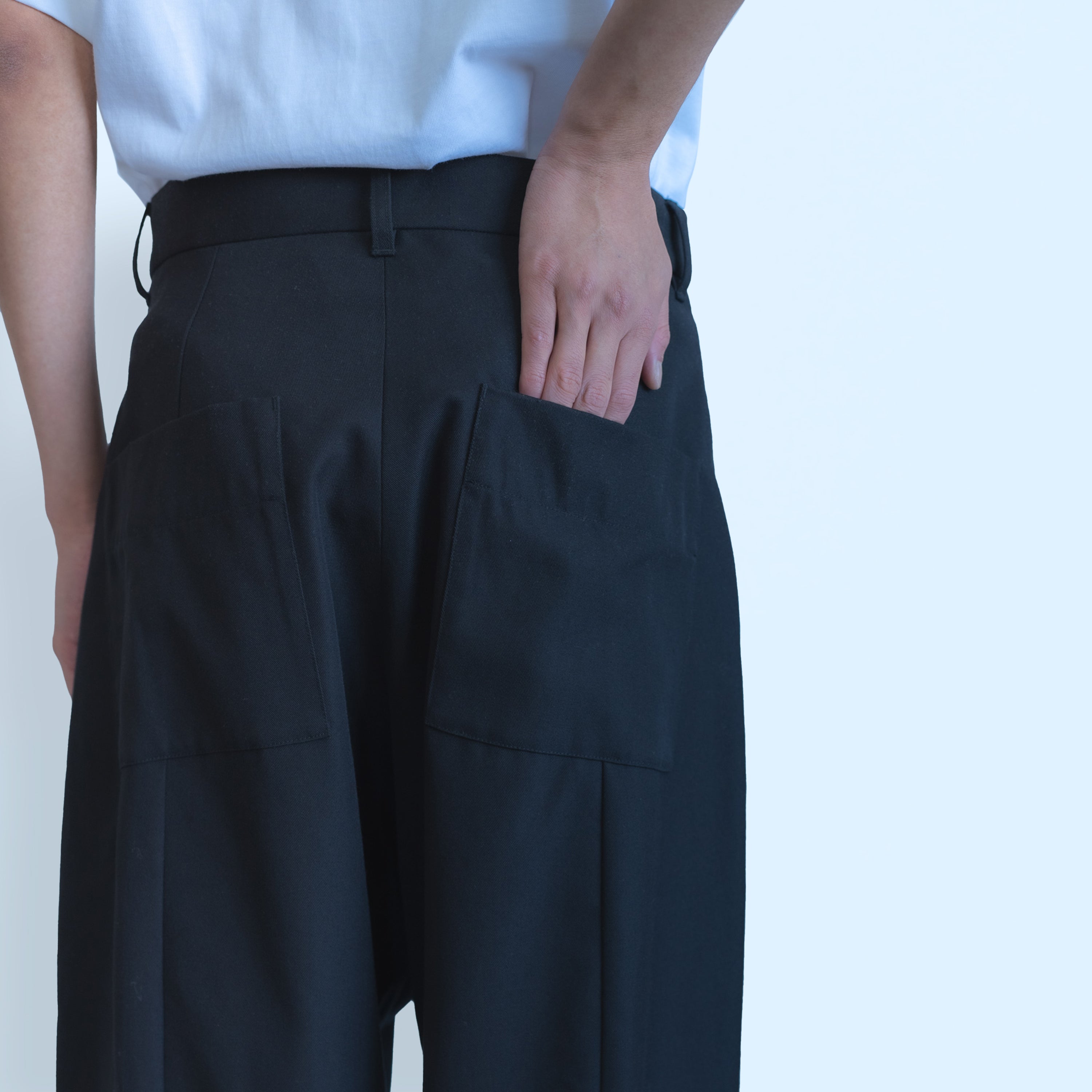 26SS WOOL WIDE BARREL PANTS (BLACK)