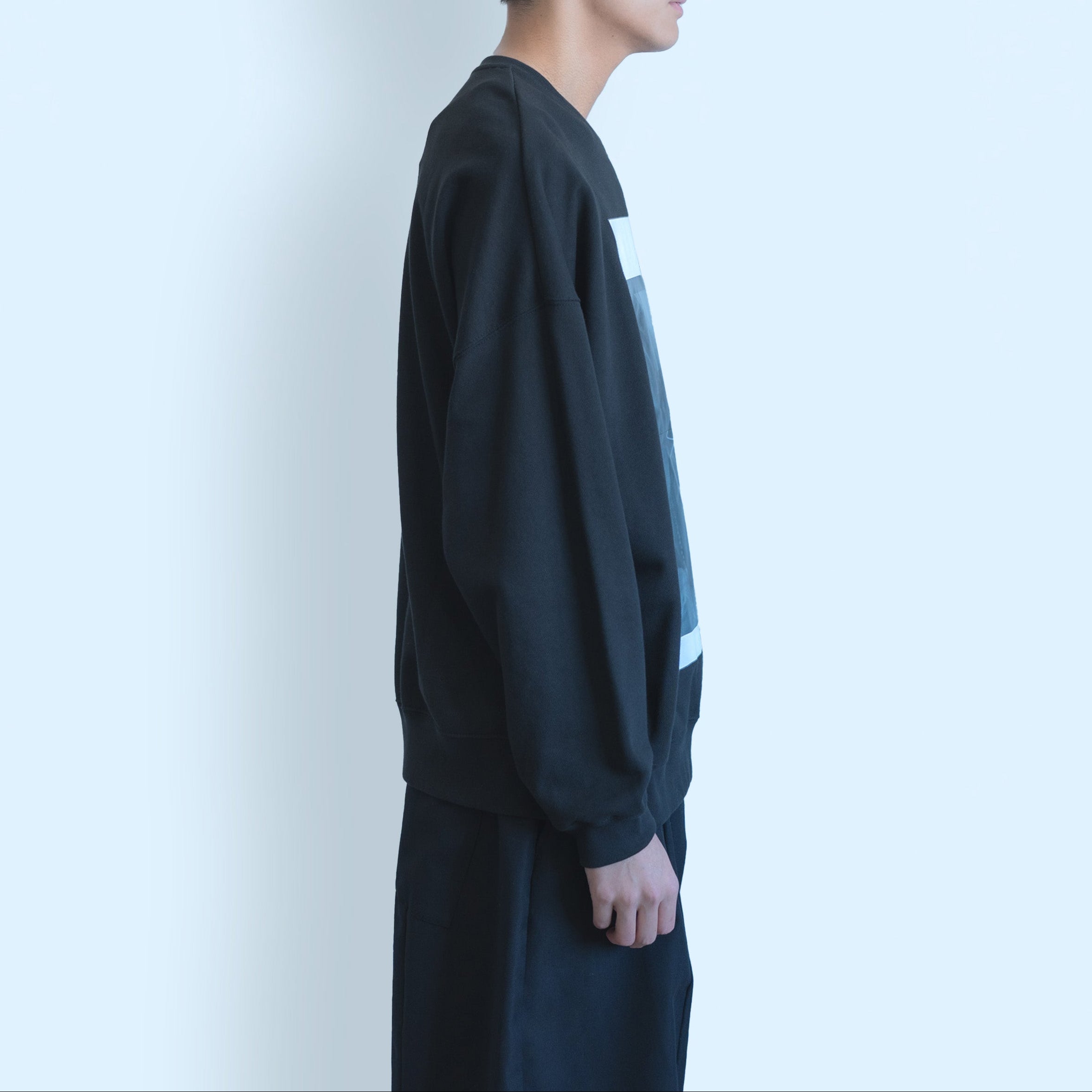 26SS SPLIT FACE CREW SWEAT (BLACK)