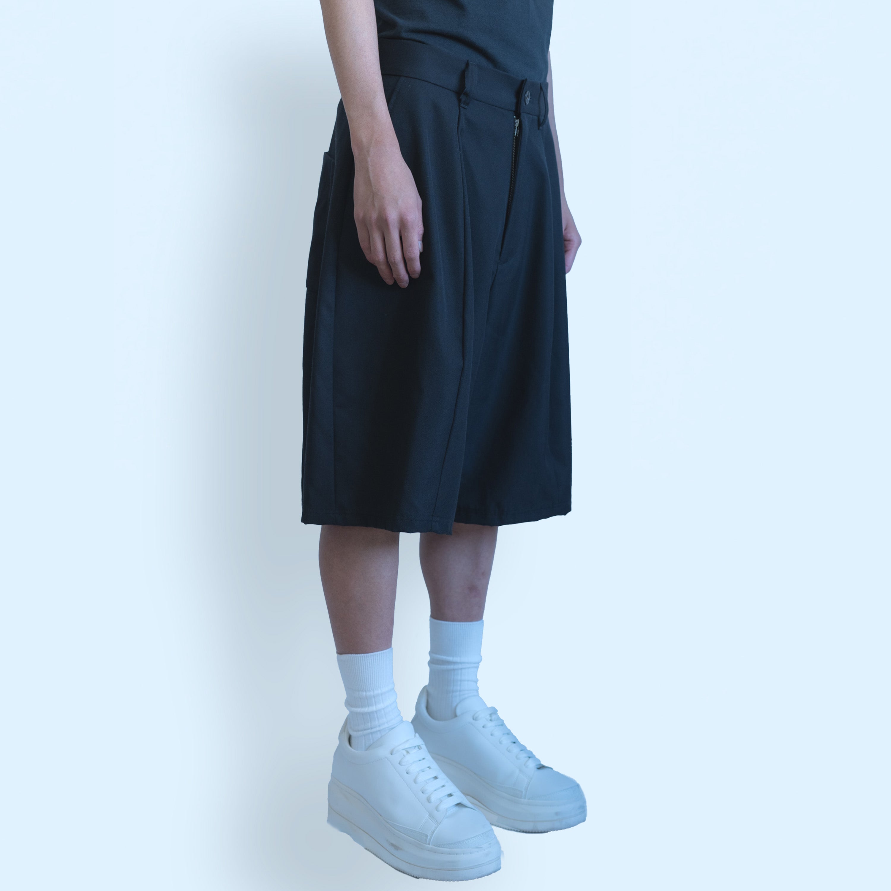 26SS WOOL BARREL HALF PANTS (BLACK)